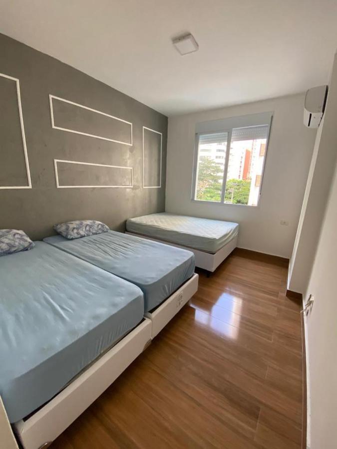 Apartamento Guaruja Pitangueiras 50 Metros Da Praia. Ngoại thất bức ảnh